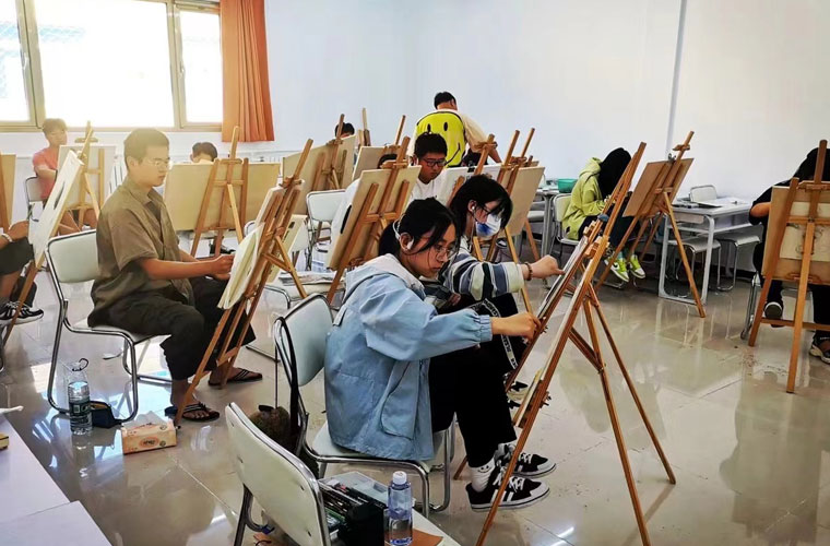 重庆万州三峡服装艺术学校高考美术集训时间